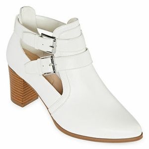 Liz Claiborne Camelia block heel bootie
